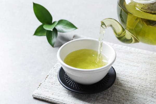Khi thắc mắc không biết uống gì để giảm mỡ bụng thì hãy thử trà xanh xem sao nhé.