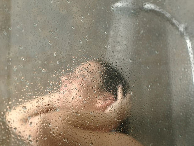 Tắm nước nóng giúp thư giãn tinh thần và giảm cân hiệu quả 