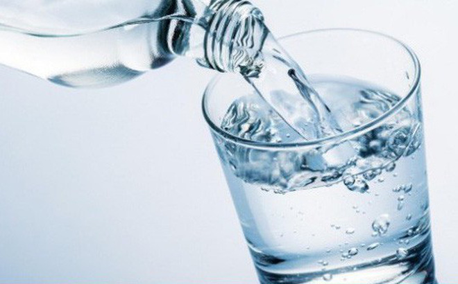 Uống nhiều nước lọc không thể thiếu trong chế độ ăn kiêng