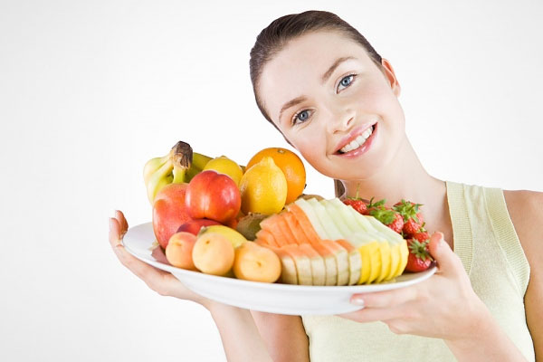Ăn hoa quả thay rau xanh sẽ làm cho cơ thể thiếu vitamin và khoáng chất.