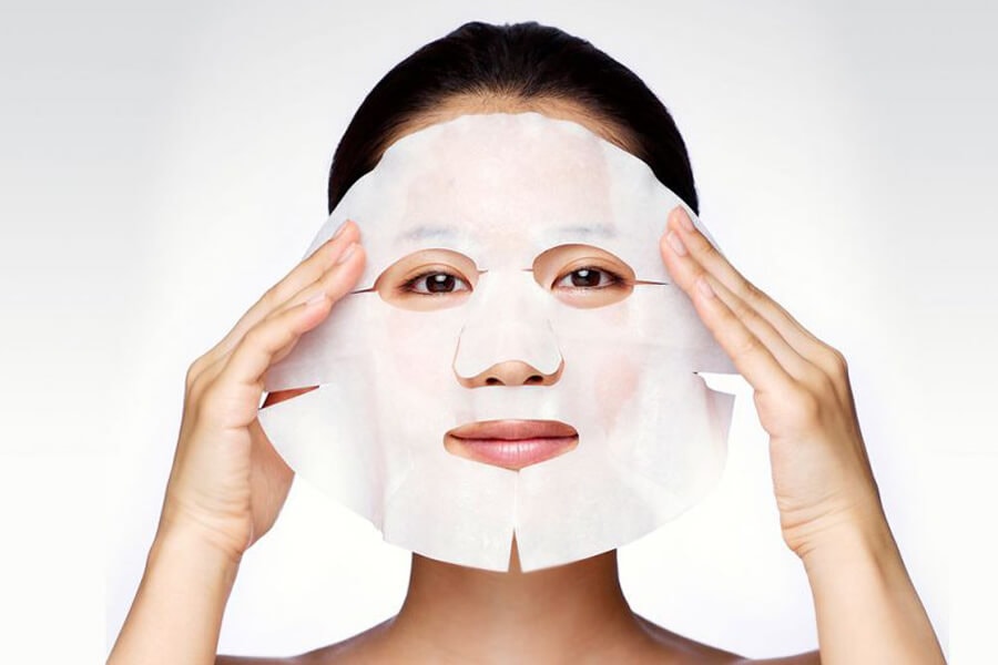 Mặt nạ giấy được sử dụng như món đồ không thể thiếu khi chăm sóc da tại nhà
