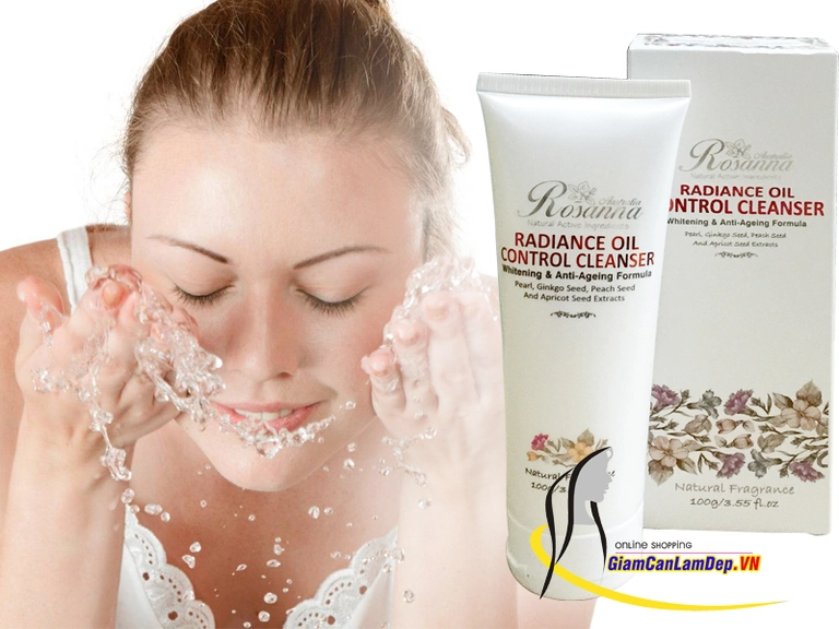 Sữa rửa mặt sẽ lấy đi bụi bẩn trên da dễ bít chân lông và dễ gây mụn