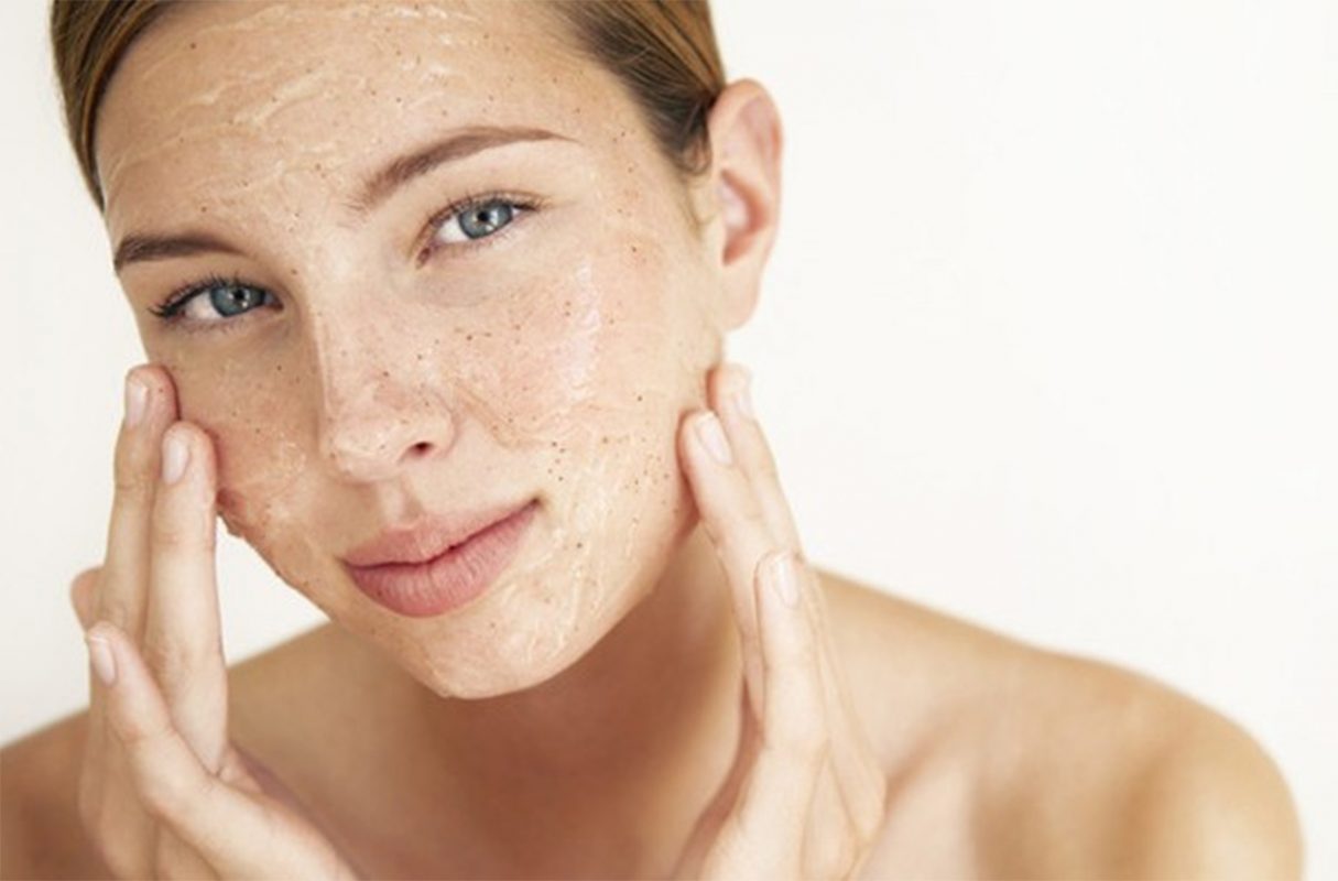 Tẩy da chết dịu nhẹ với khả năng dưỡng ẩm sẽ là sản phẩm cần thiết cho làn da của bạn