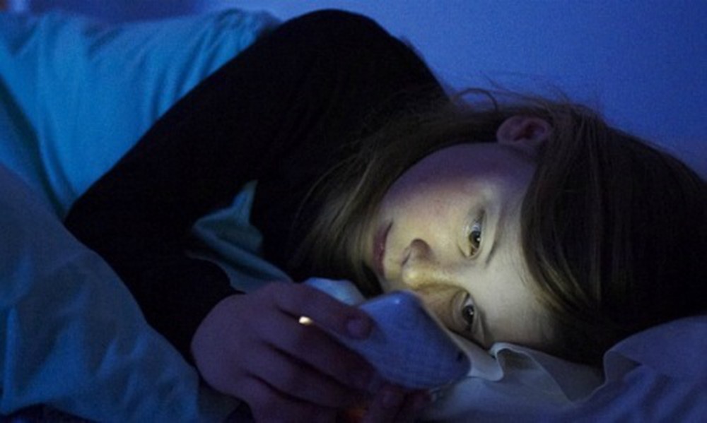 Sử dụng những thiết bị điện tử trước khi ngủ sẽ làm ảnh hưởng đến quá trình trao đổi chất