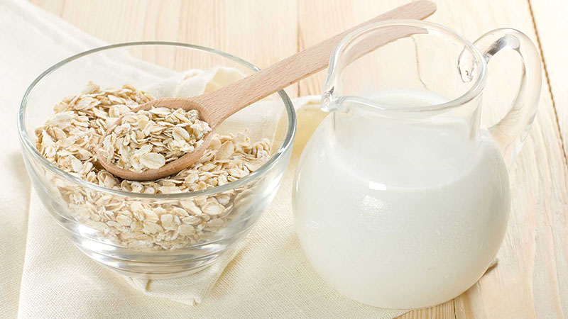Mỗi sáng bạn uống 1 cốc bột yến mạch pha với sữa tươi để giảm cân nặng