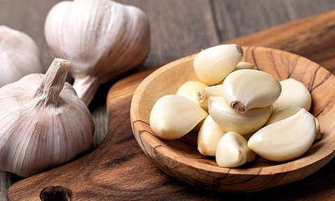 Tỏi có chứa một lượng lớn tinh dầu có thể rất hiệu quả khi làm sáng da
