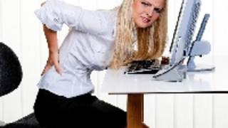 Dân văn phòng rất dễ mắc bệnh đau lưng?