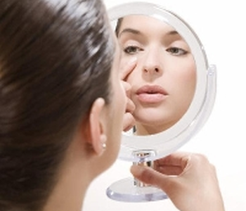 Những thói xấu khiến làn da bị lão hóa mà bạn không để ý
