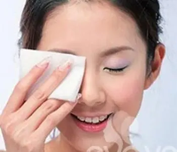 10 cách tẩy trang cho đôi mắt đẹp