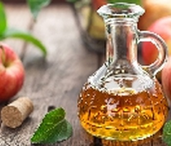 Giấm táo - vị cứu tinh của làn da mụn