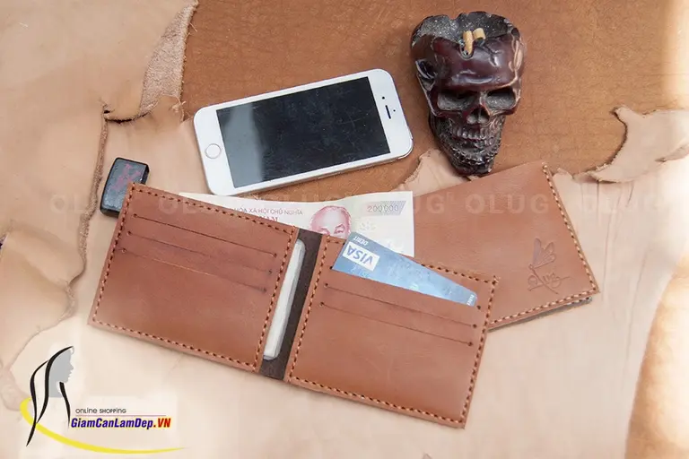Ví da nam kiểu ngang Handmade của Olug với kiểu dáng thời trang thích hợp với mọi lứa tuổi